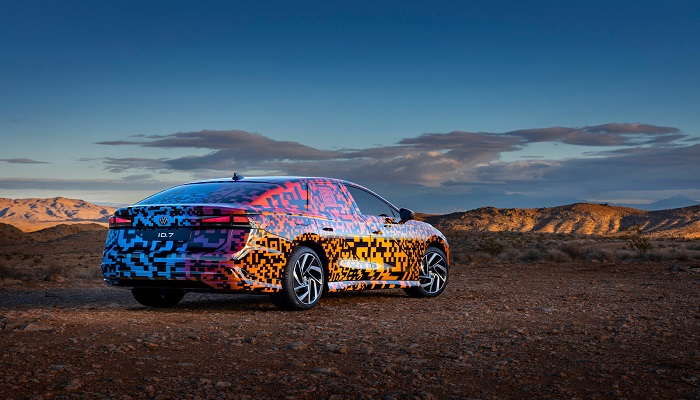 First appearance of the new ID.7 sedan with a digital camouflage look